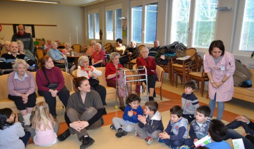 Casa-di-riposo_Mandello_nonni-bimbi (3)