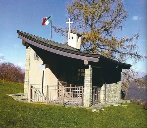 La chiesetta che all'Alpe di Lierna ricorda gli alpini caduti.