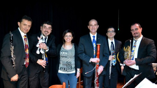 Il Quintetto di fiati "Gianni Rodari" protagonista delle lezioni-concerto a Mandello e Abbadia Lariana. Al centro, Emanuela Milani.
