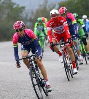 Simone Petilli sui pedali con la maglia della Lampre-Merida.
