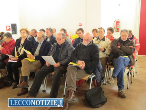 in prima fila Don Angelo di Foppenico 