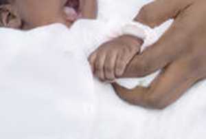mano neonato nero