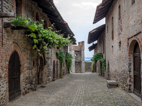Ricetto di Candelo, suggestivo borgo del Biellese.