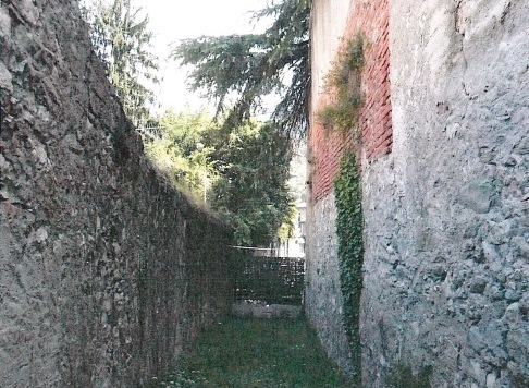 La strada messa all'asta dal Comune, situata nella zona di Villa Ponchielli